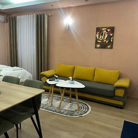 Adora Apartment ティラナ エクステリア 写真