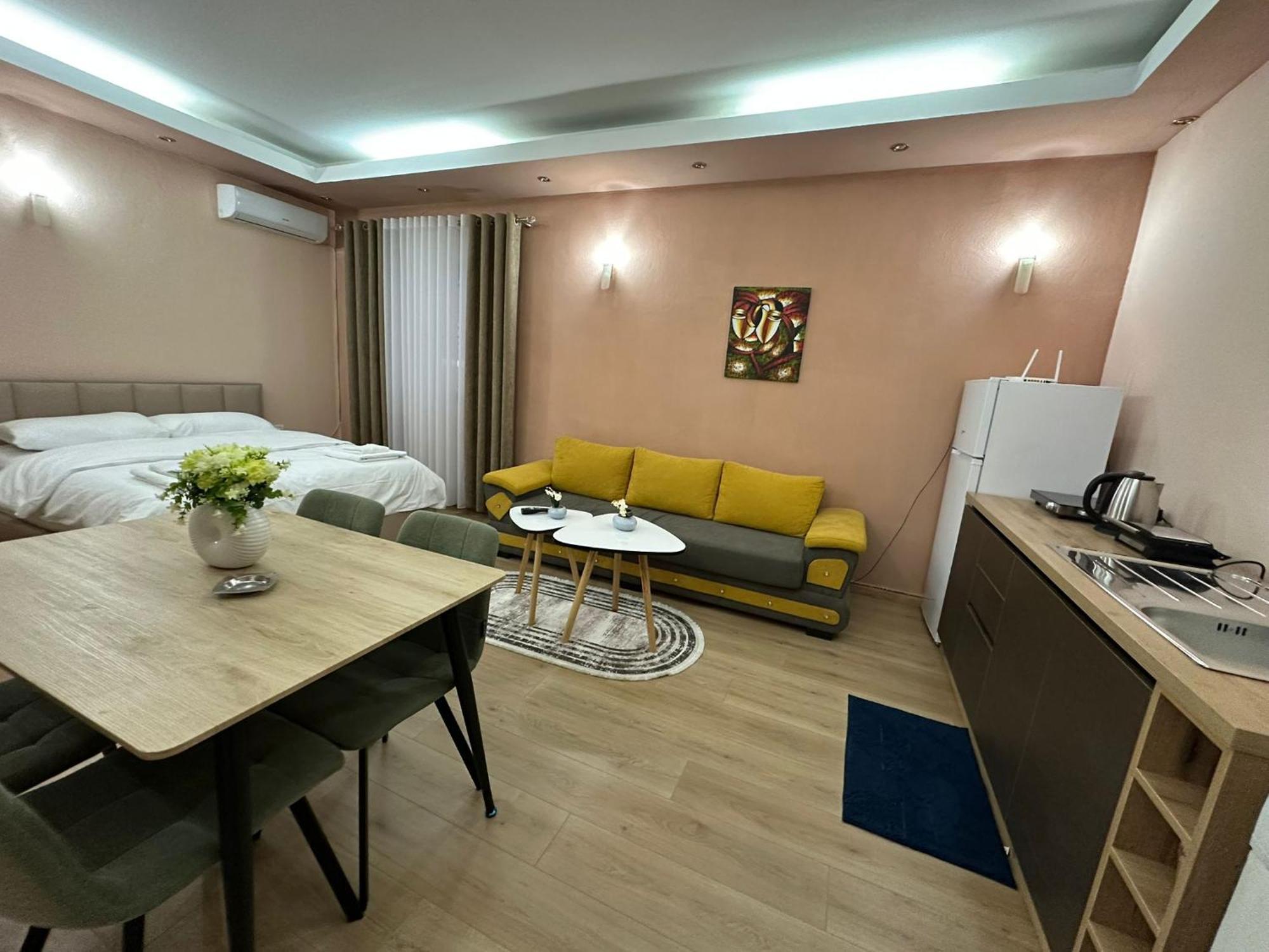 Adora Apartment ティラナ エクステリア 写真