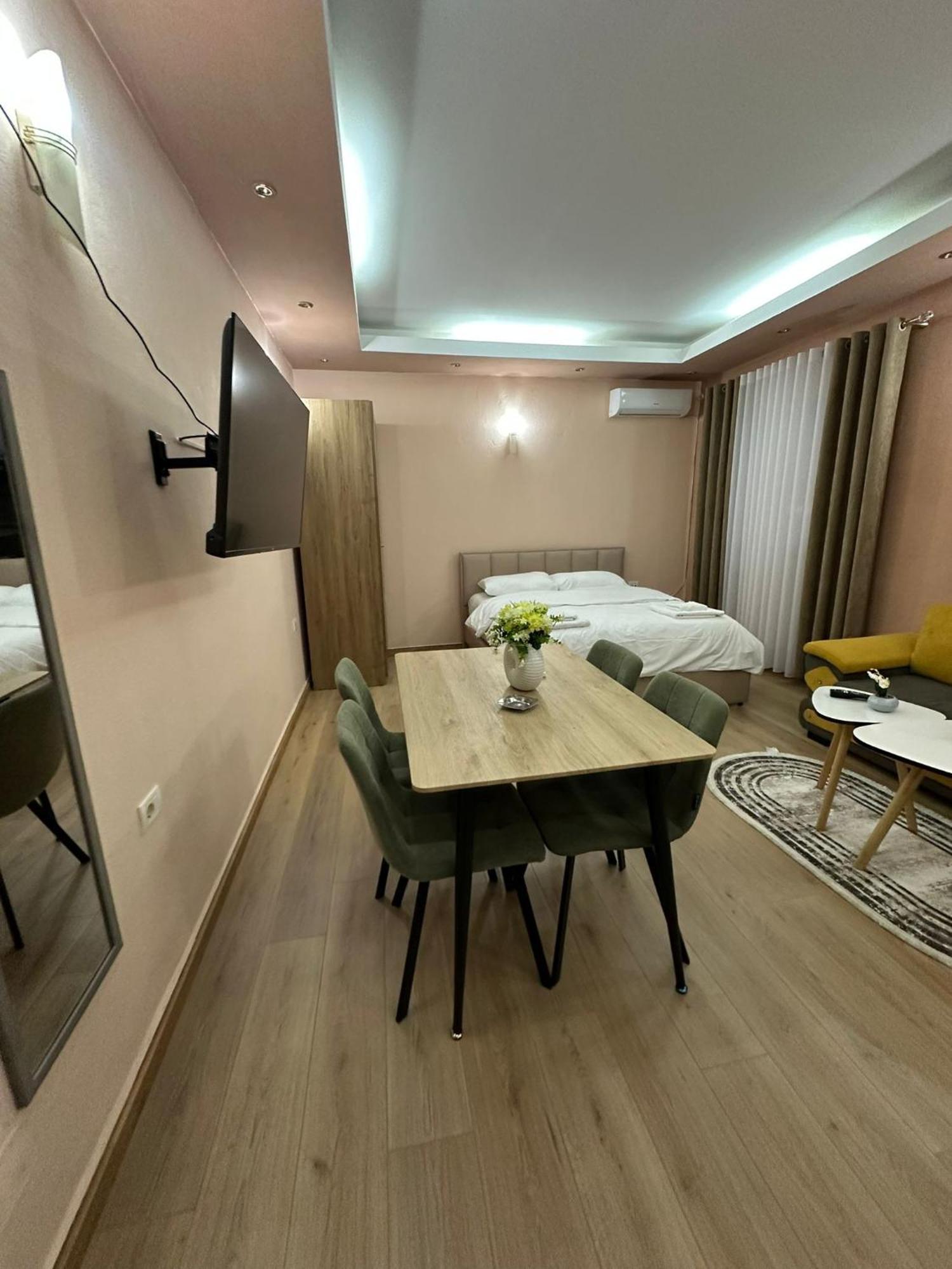 Adora Apartment ティラナ エクステリア 写真